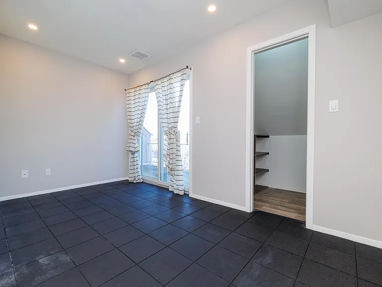 third bedroom with city views terrace