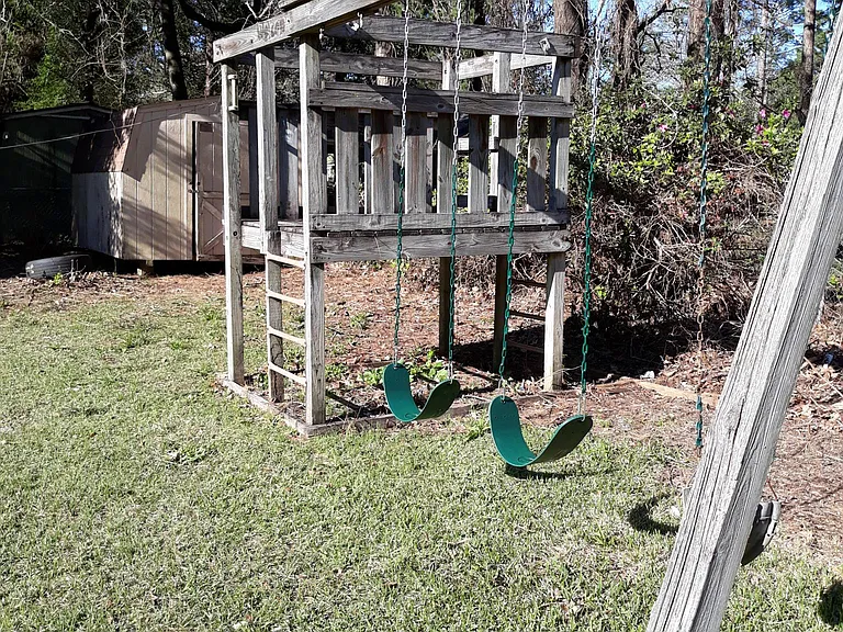 115 Sandlewood Cir N — Photo 2