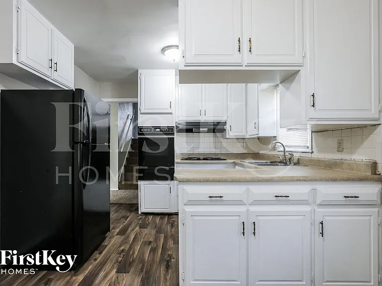 3605 S Stayton Ave — Photo 6