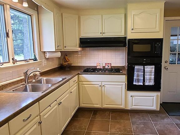 2nd image of 515 East Ave
