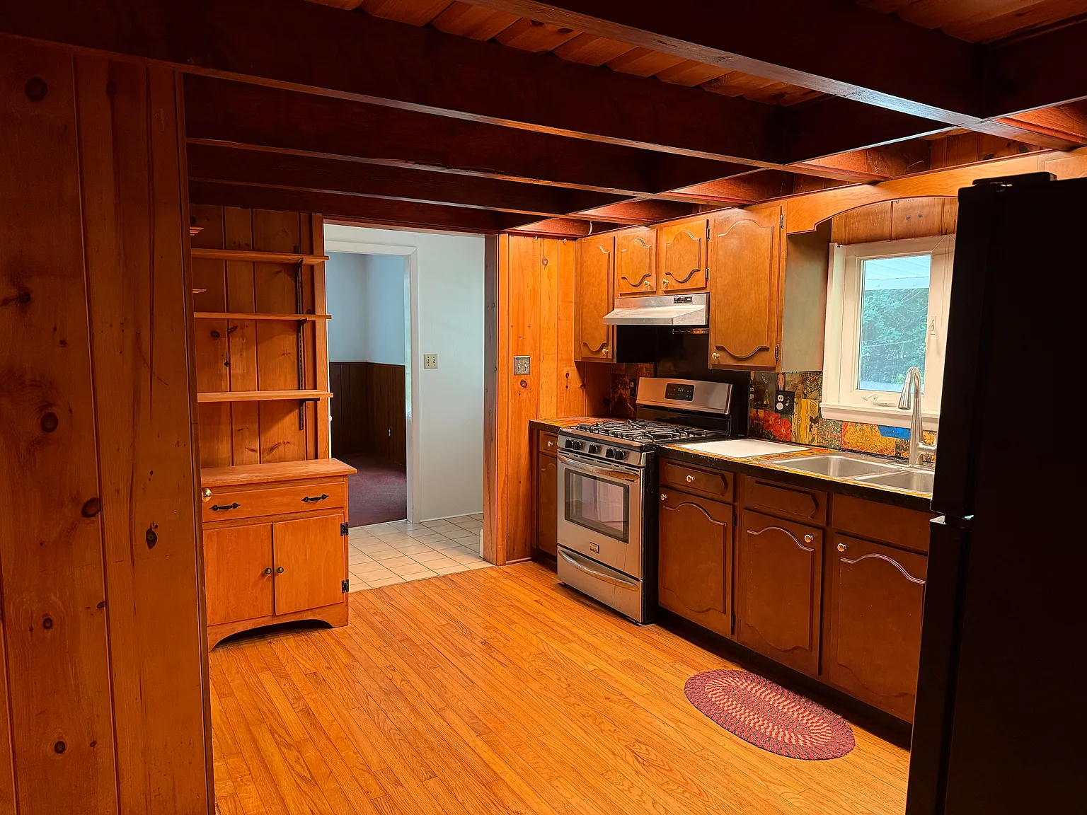 3 bed, 2000 sqft, $2,400 — Photo 3