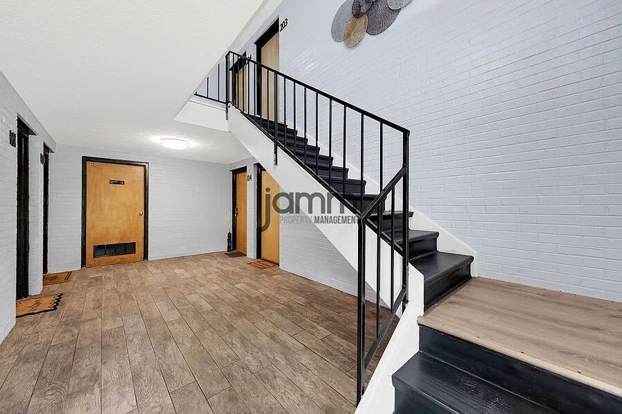Cozy 1 Bedroom 1 Bathroom Unit in Westlake! — Photo 3