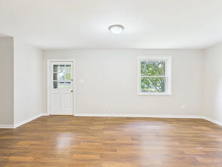 2313 National St — Photo 2