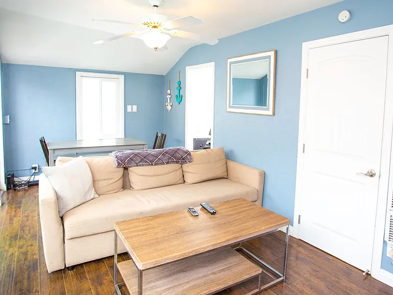 915 E Balboa Blvd — Photo 20