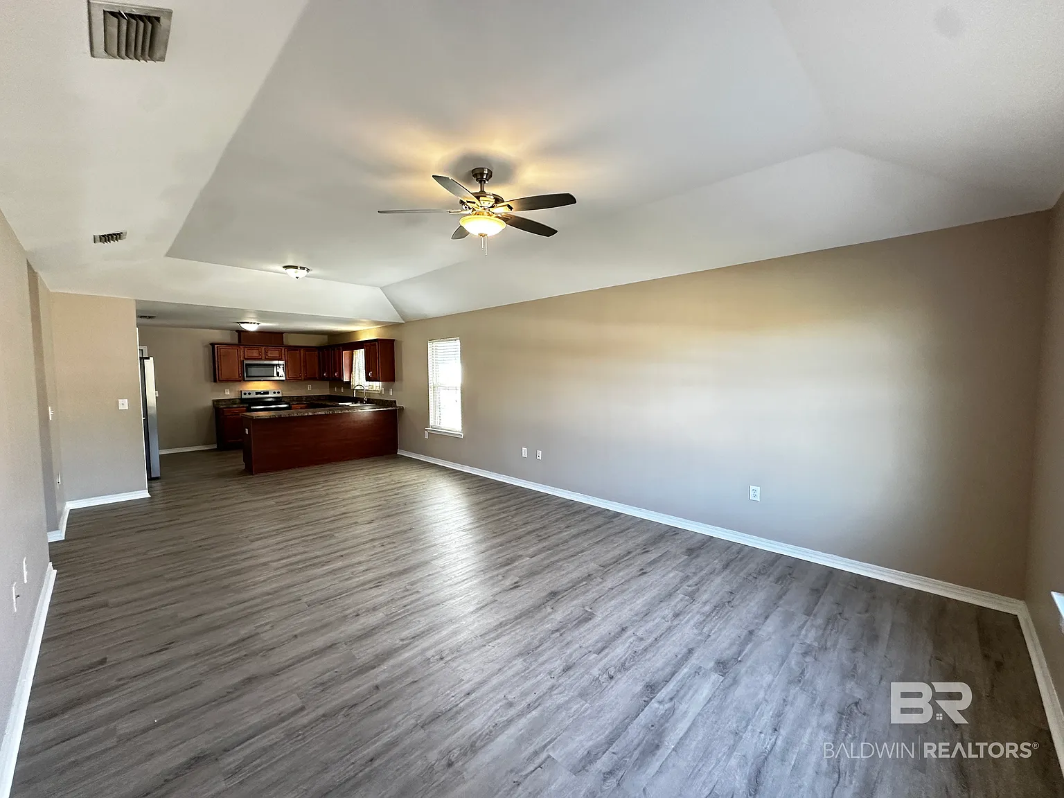 3 bed, 2.0 bath, 1370 sqft, $1,795 — Photo 2
