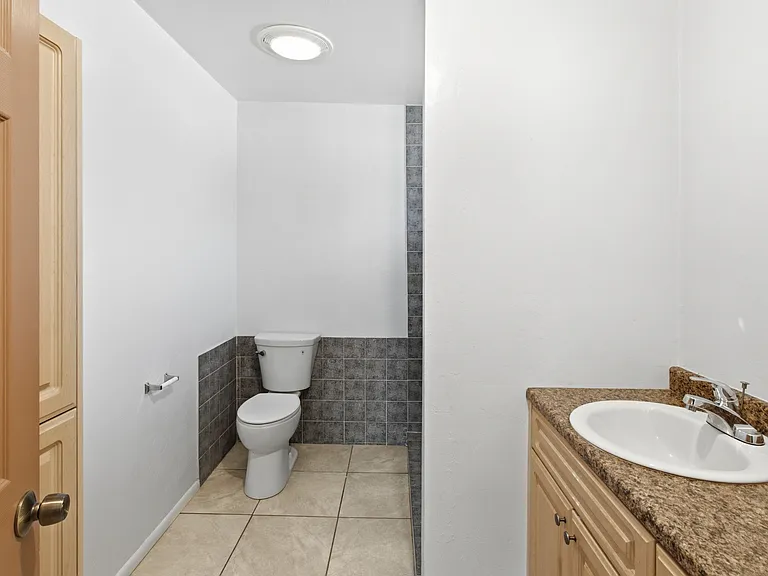 1303 W Cedar St — Photo 7