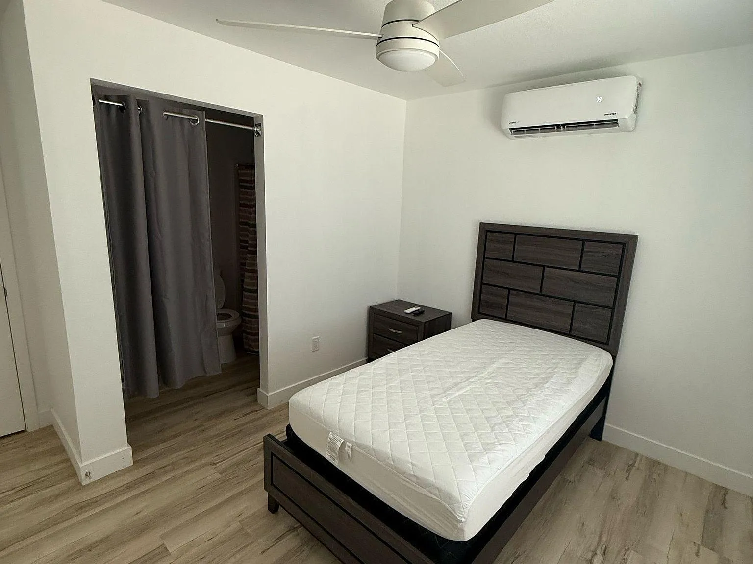 4 bed, 9.0 bath, 2300 sqft, $949 — Photo 4