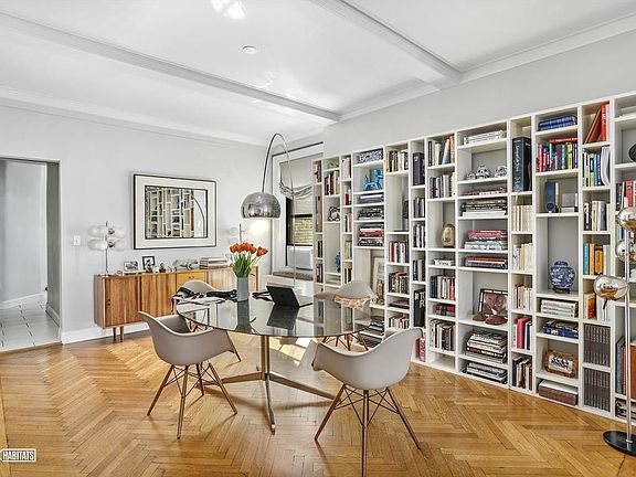 3rd image of 30 W 70th St APT 5B