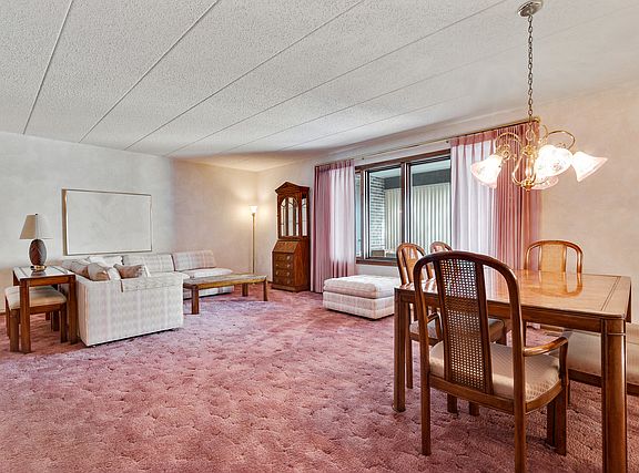 5th image of 9753 Mill Dr E APT B1