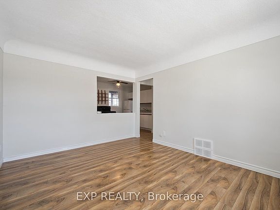 4th image of 253 Sydney St S