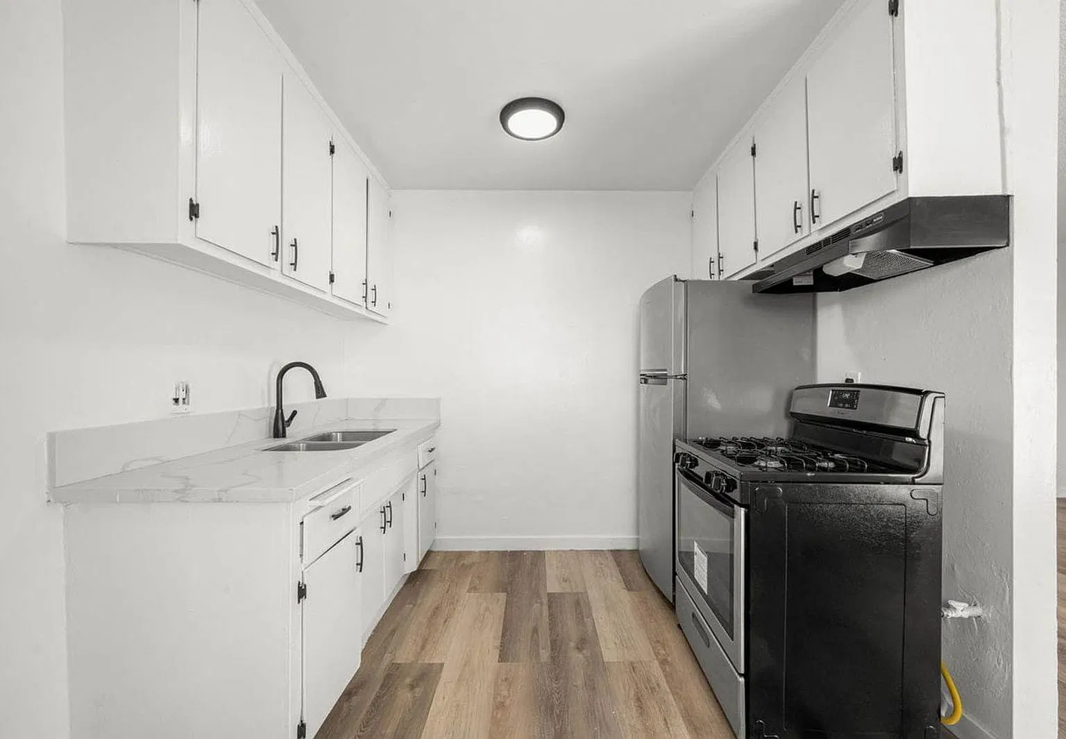 2 bed, 1.0 bath, 875 sqft, $1,842 — Photo 4