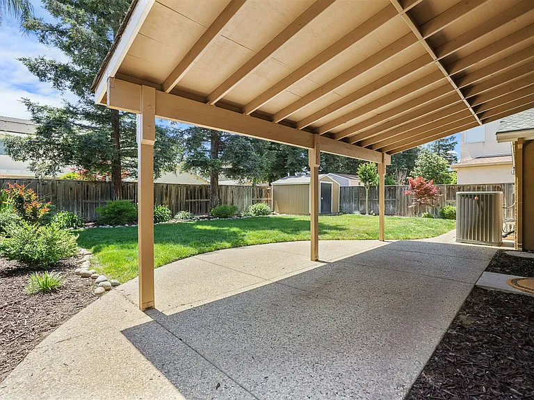 642 W Springer Dr — Photo 11