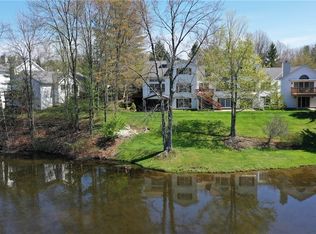 677 Grand View Ln, Aurora, OH 44202