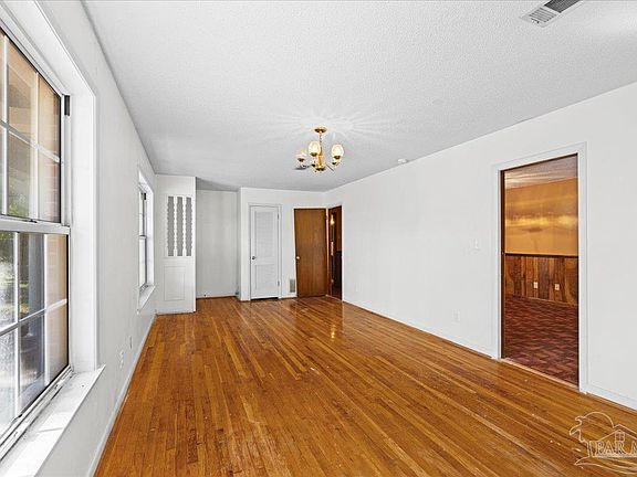 5th image of 467 Hancock Ln