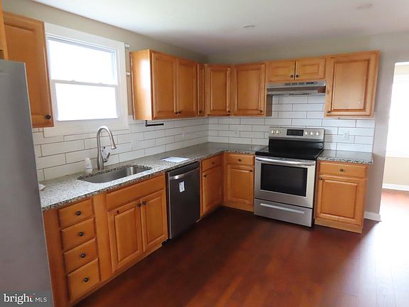 5th image of 207 Baldt Ave