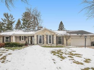 341 Pebble Beach Dr SE, Grand Rapids, MI 49546