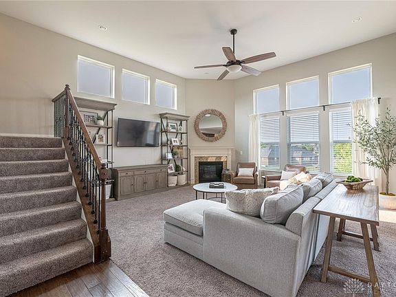 3rd image of 397 Belleclaire Hl