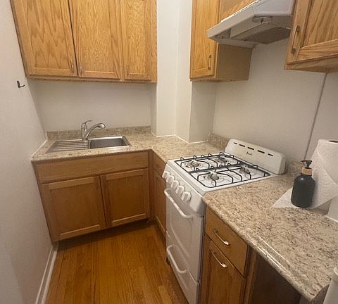 4th image of 234 W 112th St #5