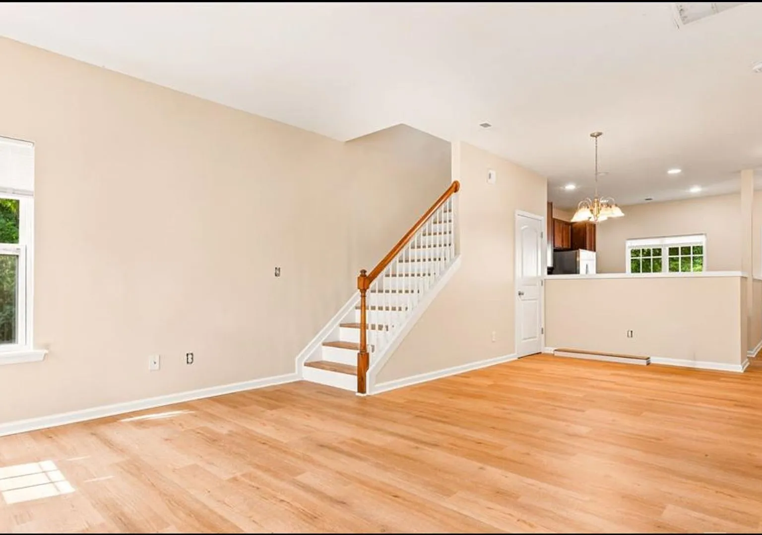 3BR/3BA End-Unit Townhome Near UNC Charlotte — Photo 2