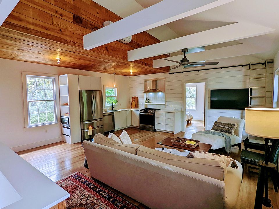 Unit B living room with AC and heat.