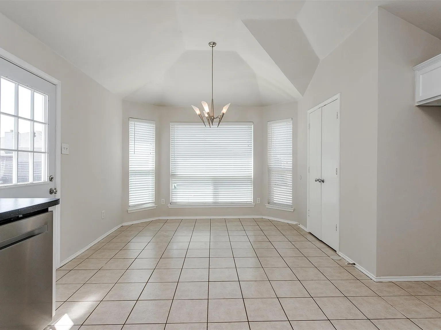 3 bed, 1959 sqft, $2,200 — Photo 4