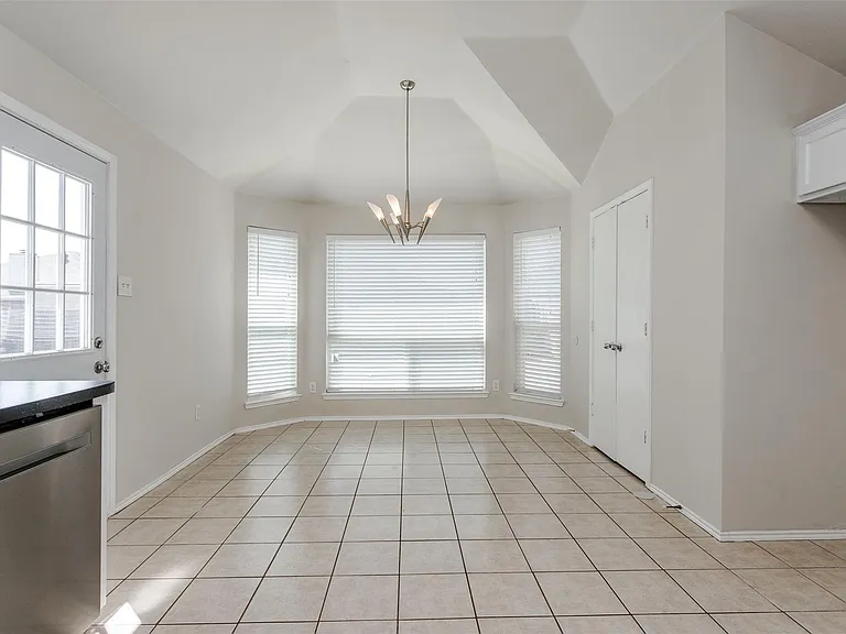 1017 Caleb St — Photo 4