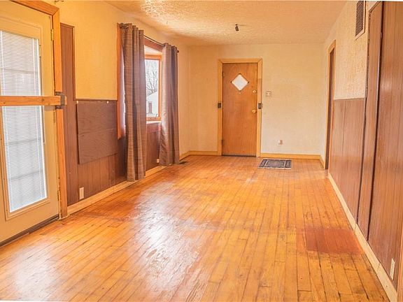 5th image of 1510 S Centennial St