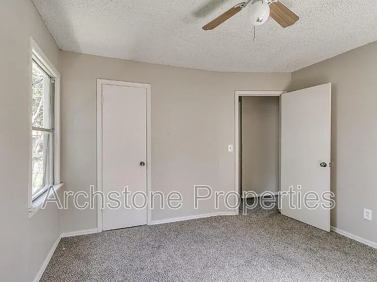 2305 Mustang St — Photo 23