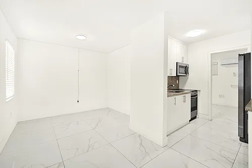 4 Sidonia Ave Photo 1