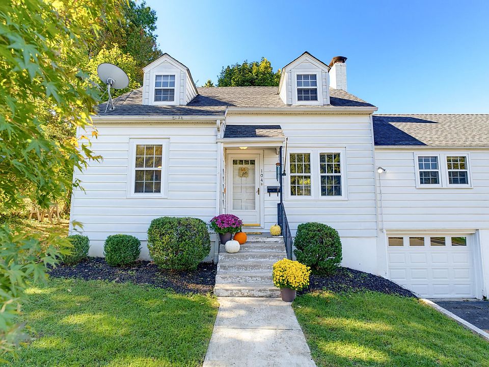 1st image of 104 Harper Ct