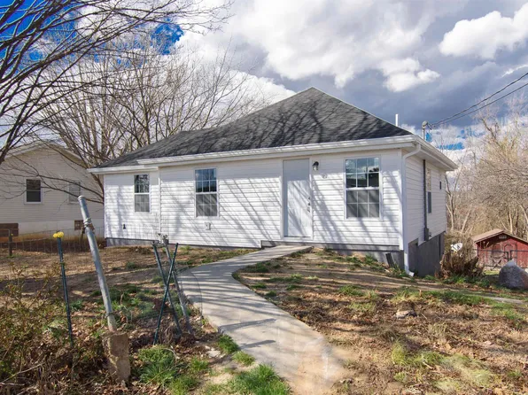 2230 Fairview St, Christiansburg, VA 24073