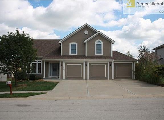 Large driveway, treed lot on quiet cul-de-sac.