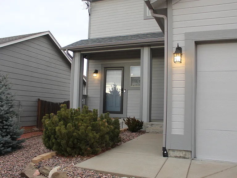 1949 Siskin Ln — Photo 2