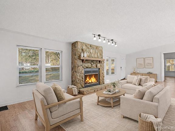 2nd image of 2081 Mistletoe Ct