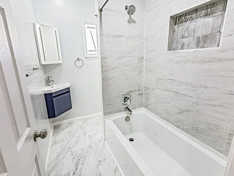 116 W 27th St — Photo 16
