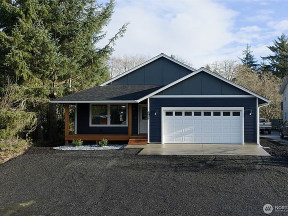2nd image of 634 Island Circle SE