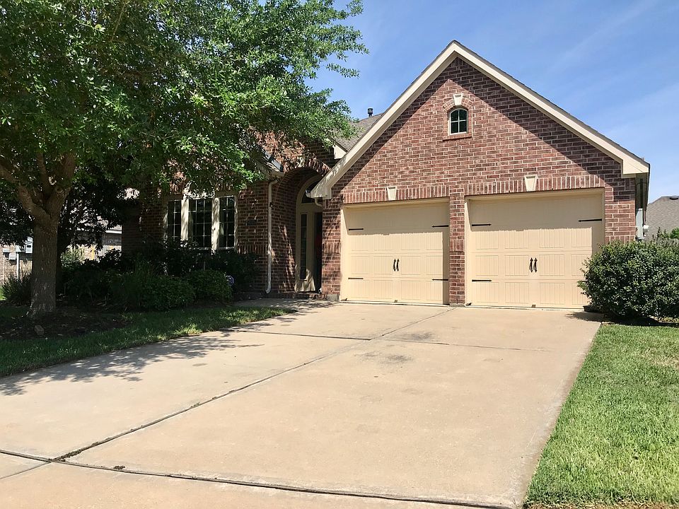 1st image of 14005 Lake Hollow Dr