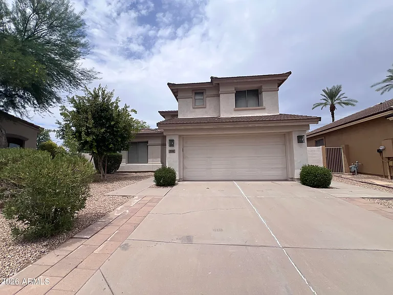 218 E Sunburst Ln — Photo 1