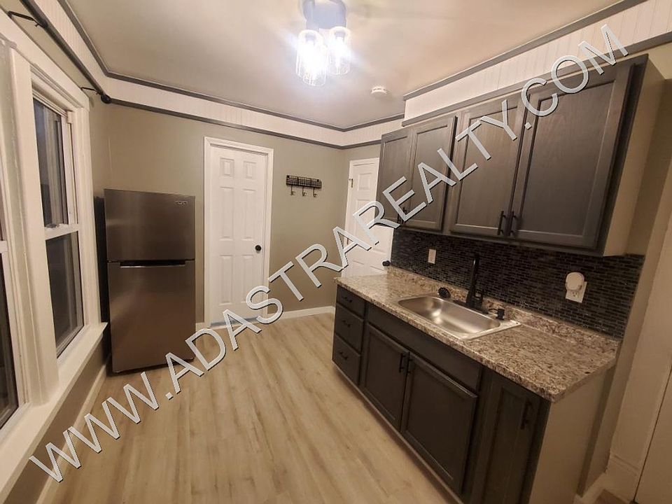 1st image of 549 E Park St APT 4