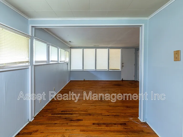126 Wellington Cir — Photo 6