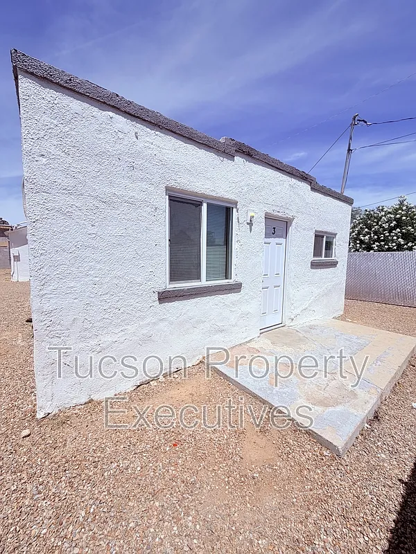 2 bed, 1.0 bath, 1000 sqft, $950 — Photo 1