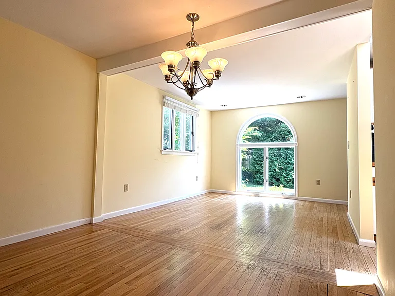 59 Westvale Dr — Photo 5