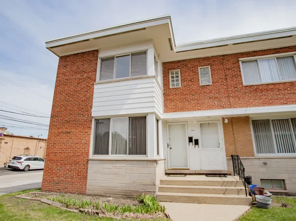 4852 Carol St, Skokie, IL 60077