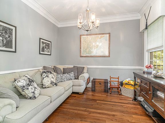 5th image of 487 Lantana Circle