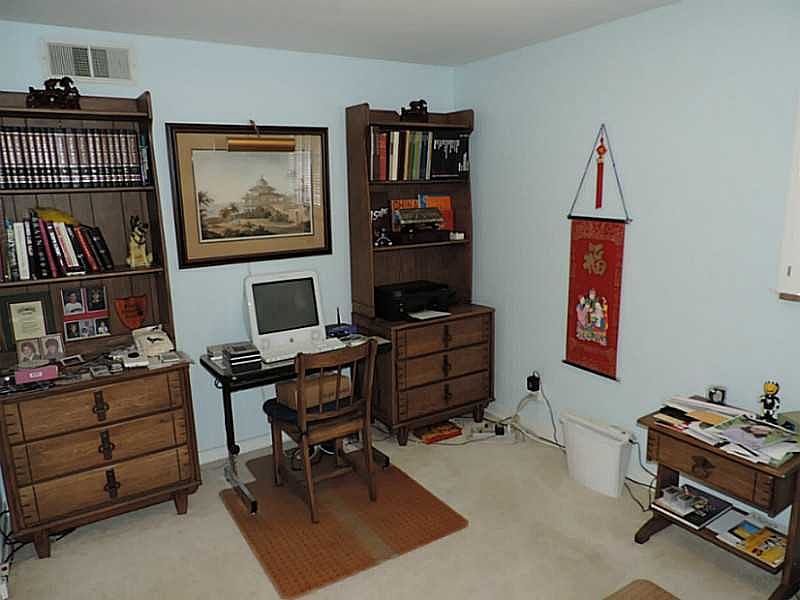 1st image of 202 White Oak Dr