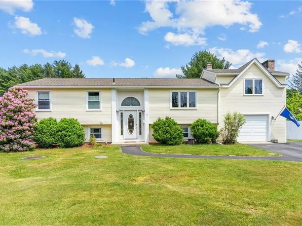 19 Salem Dr, North Kingstown, RI 02852