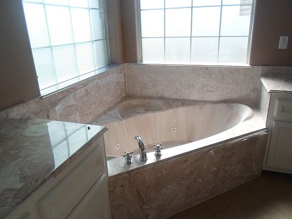 Master Bath, Jacuzzi