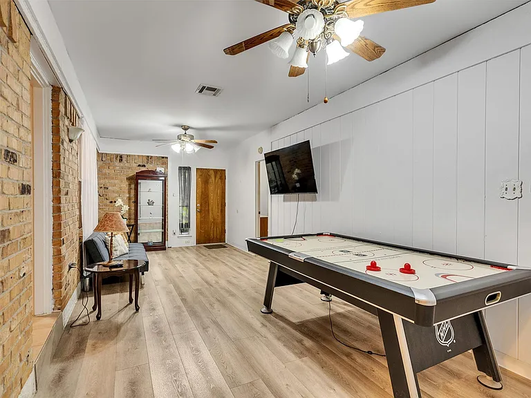 4002 Thistledown Dr — Photo 16