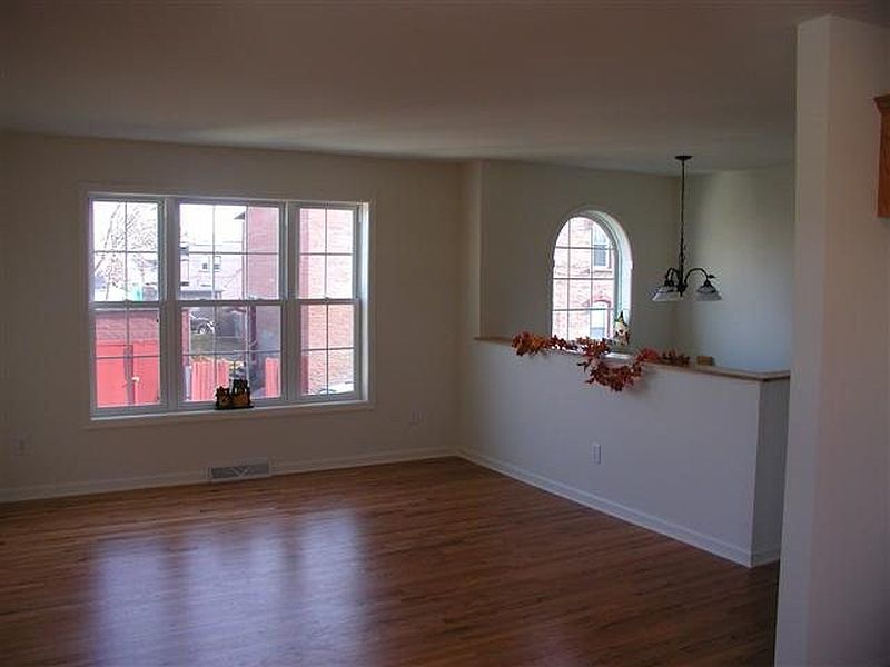 4th image of 2513 CALLAHAN Avenue