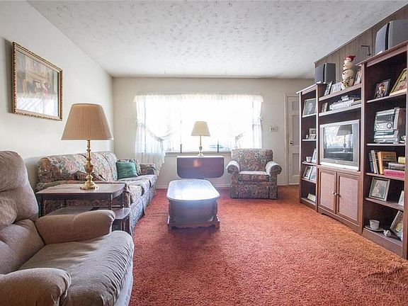 3rd image of 3618 Greenway St